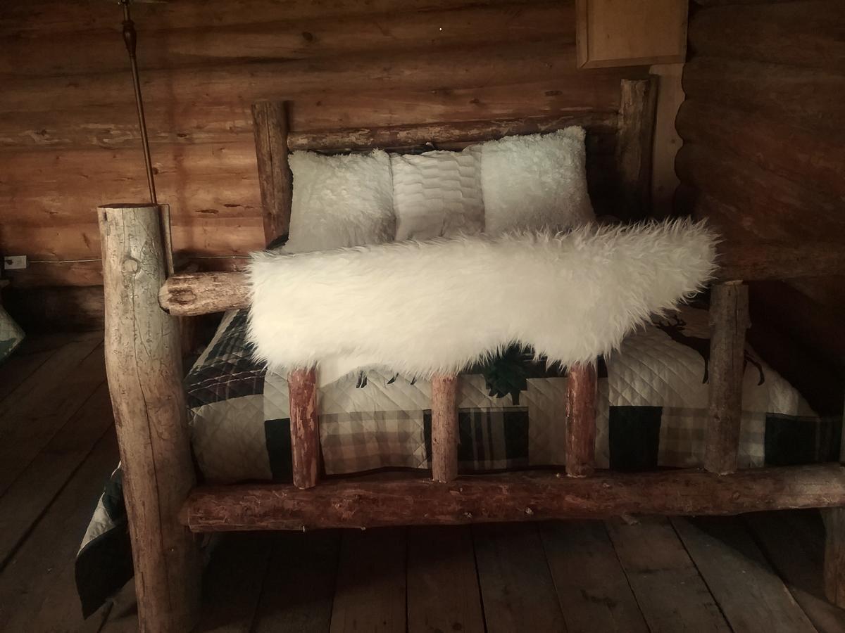 Eagle Bear Lodge Tatla Lake エクステリア 写真