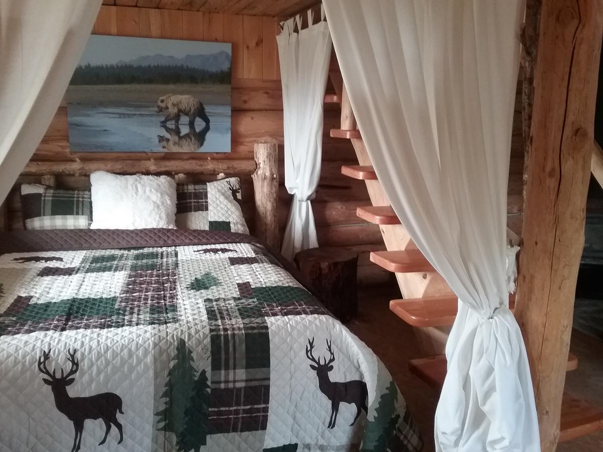 Eagle Bear Lodge Tatla Lake エクステリア 写真