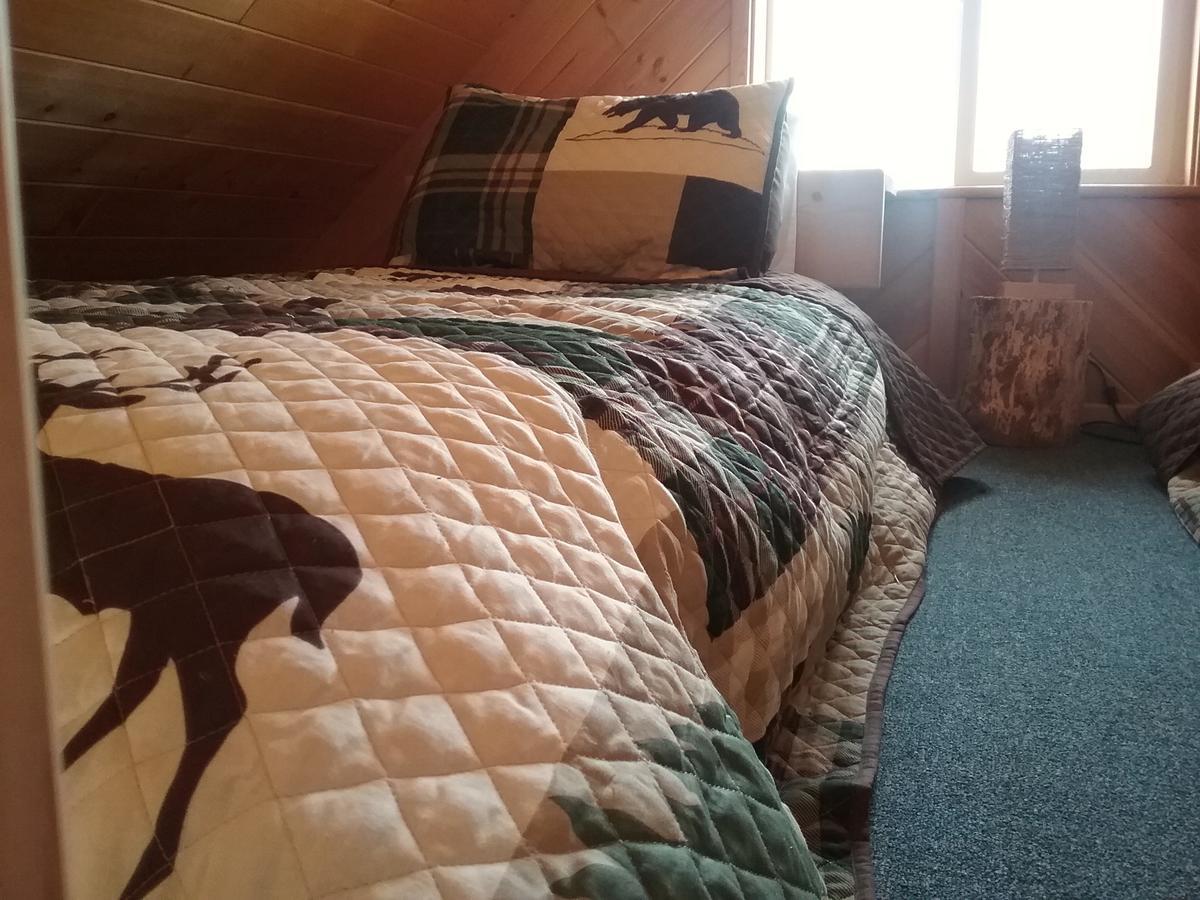 Eagle Bear Lodge Tatla Lake エクステリア 写真